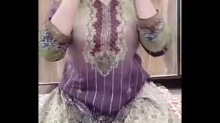 ���ोलकरीण रम्य खरे येतो