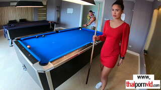 Ť�成了笨蛋业余亚洲妓女性交由一个大的白色家伙