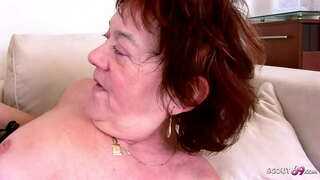 EXTREM UBUDALA REDHEAD MATURE BABAMBISA MASTURBATE KWAYE SEDUCE NGESONDO YI-YOUNG GUY