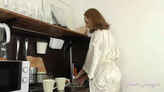 W pełni naturalna Busty 40-letnia милфа Marca - Rise and Shine masturbacja