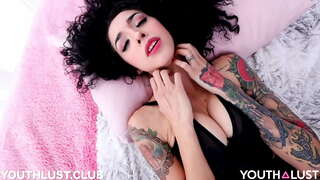 Чудова мексиканка знімає своє перше порно відео Китция ІНТРО