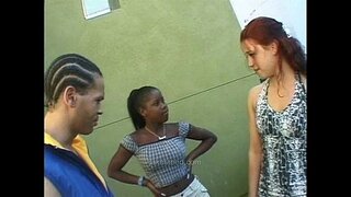 Jake žirgas šiek tiek balta jaunikliai Raudono Velnio