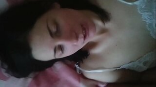 Russiske amatør jente Oksana knullet i hennes hårete fitte, del 1