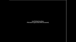 Sexy Roscata se Joaca cu un Vibrator de Sticlă Pe Cam