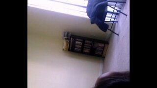 Cell ffôn pennaeth ar ôl gwaith