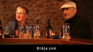 ���ይፋ blonde ግምገማዎች ሁለት አሮጌ ይገናኛሉ