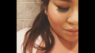 Instagram gái điếm Đen E Mamba đang ở ngực của cô 7