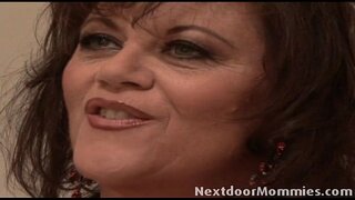 ���ి బెల్లా ఒక బొమ్మ రోజు కోసం