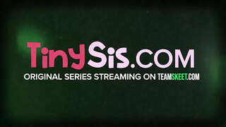 18 ani Ariana Grand este aici pentru un singur lucru și numai un singur lucru, să mă fac praf! Acest fund sexy frumusete iubește să se uite în sus la fața ta cu un cocoș adânc în gâtul ei și gemete în plăcere atunci când sunt pl