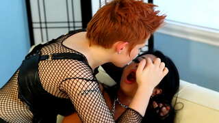 Лили Цаде трахнула девојку