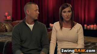 Infermier-flieles jilagħbu mal-ġugarelli u l-qasab fir-realtà