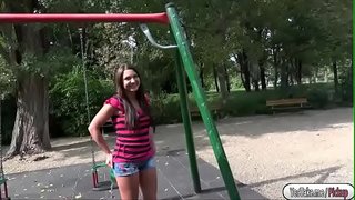 Kristina prdeli na veřejnosti za peníze