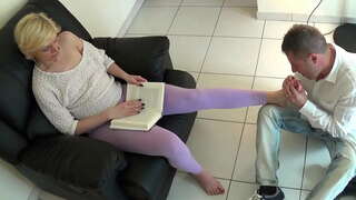 Leccami Nohy a močení Do Úst