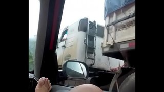 Sur la vojo, montrante grelao