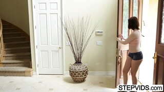 Stepbrother jebe svoje vroče Maya Kendrick