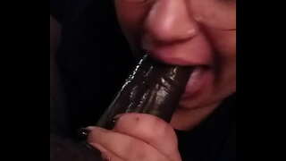 Занудная булката прави дълбок минет