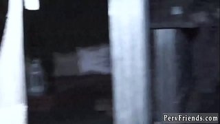 Вчителька Аспен Романофф та Моніка Асіс допомагають Мерілін Меншен скончатися від допомоги рукою