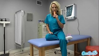 CamSoda - MILF Nurse420 yn Chwarae gyda hi ei hun tra ar ei dorri