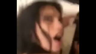 Tá deartháir gnéas lena deirfiúr nuair a mamaí nach bhfuil sa bhaile