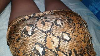 Hôm nay, ngày chủ nhật, của em họ tôi đến b. và với chiếc váy