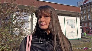 GERMANĂ DE CERCETARE - ADANC ANALSEX PENTRU VICTORIA DE CATIFEA, DUPĂ O ȘEDINȚĂ FOTO ÎN PRIMUL FILM PORNO