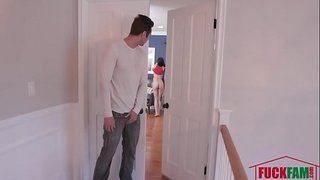 Squirts Load Of Cum On Stepsister&amp;#039;s Face - Harmony Wonder