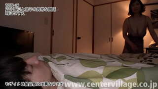 Кодзуэ, 51 yaş, ki, itirilmiş ər xəstəlik səbəbiylə 10 il bundan qabaq və o vaxtdan indiyə qədər yaşayır, öz oğlu ilə.Oğlu, 23 yaş, yalnız bu yaz işə düzəldim işini, neçə dəfə bu deyilibdir gün-to-gün həyat yoldaşım, mən bir gənc idi ....