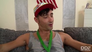 Lesbo teen Jenny nam uning clit rubs esa uning eshak qadar