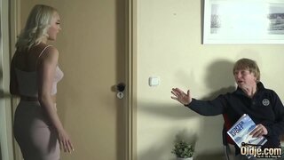 Raġel jippenetra sħun tal-ħut u l-pjanijiet tagħha artab bżieżel