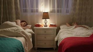 Lesbian lembut senang antara perang dan cewek berambut perang