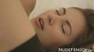 Liels titted brunete solo incītis berzes