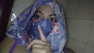 Arab Mommy Memakai Niqab Produk Vagina KERAS