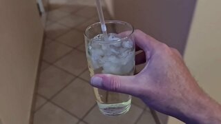 ���્યારે કૂતરી નહીં એક આશ્ચર્યજનક પિસ ડી. અને તેને પ્રેમ કરે છે