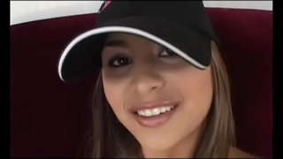 Убава млада бринета бебе со perky цицки и коса очи Мишел Maylene ужива во возењето на голема pecker на светски познати fucker Мануел Ферера