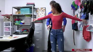 ���ატარა მკერდი არის დაჭერილი ქურდობაში და ოფიცერი არ ღრუს ძიება და თითების მისი მკერდი და უკანალი.ის რაც მის მისცეს მას, ორალური და ანალური anal მისი