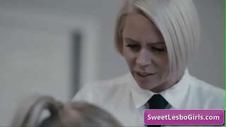 Види непослушен milf lesbos уживање длабоки газ и пичка прстите за долготрајни климакс во канцеларија
